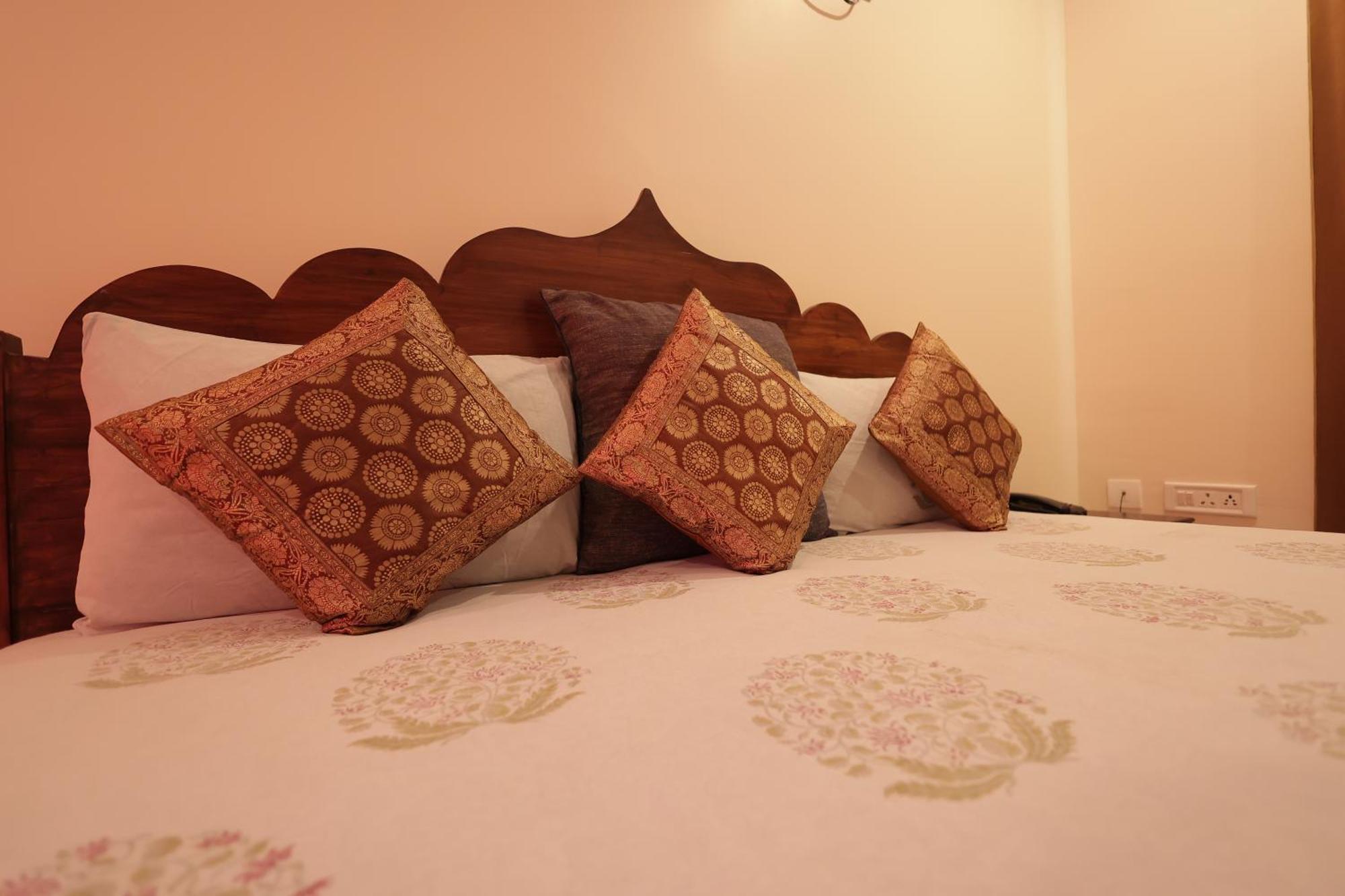 Mvt & Restaurant Hotel Vrindavan