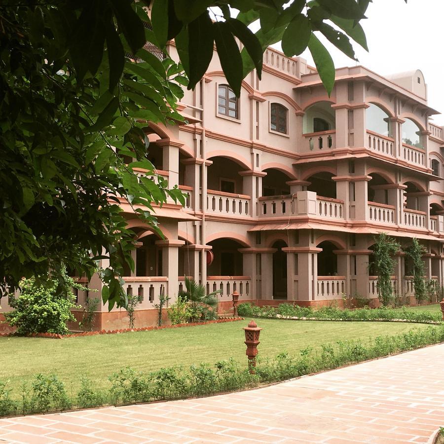 Mvt & Restaurant Hotel Vrindavan